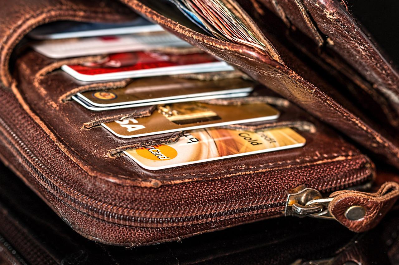 borsello-con-migliori-carte-gratuite-all-interno